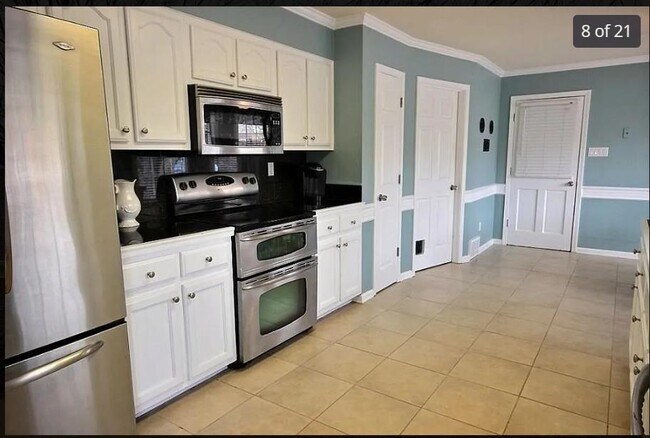Building Photo - 773 Bradley Cove