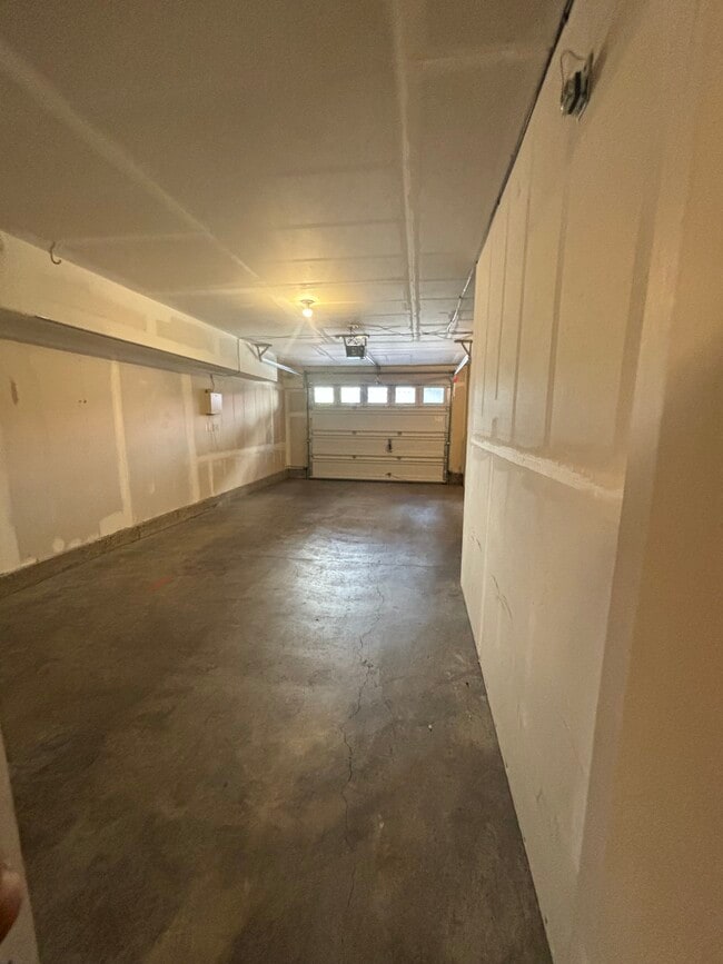 Building Photo - 1408 NE Redspire Ln