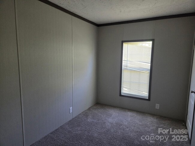 Building Photo - 105 Kimberly Cir