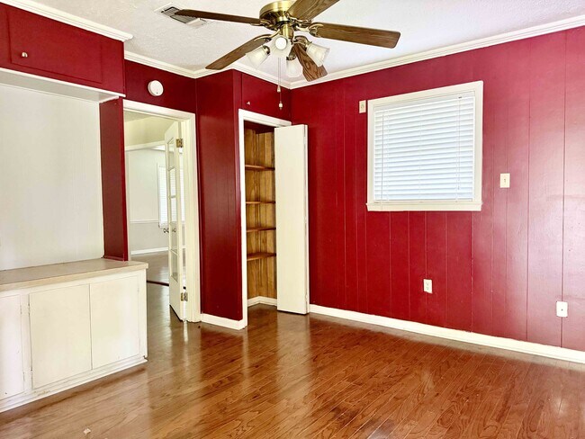 Building Photo - 9384 S Riveroaks Dr