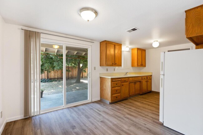 Building Photo - 1708-1710 Alameda Avenue