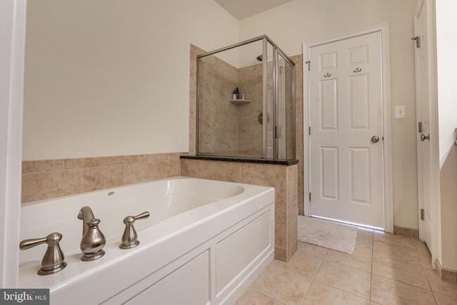 Building Photo - 705 Captains Way