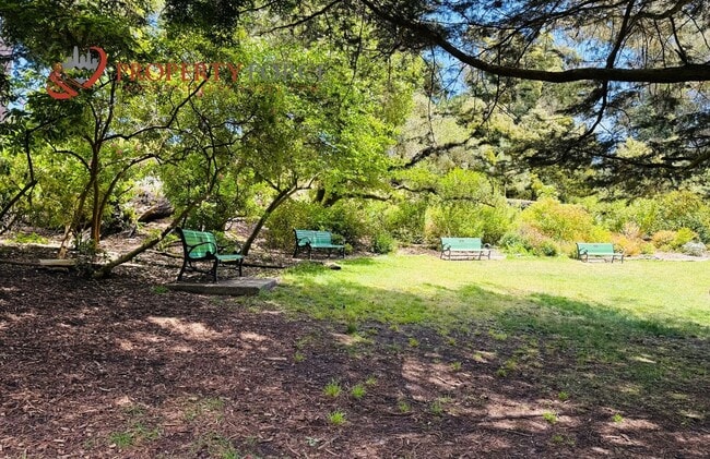 Building Photo - Beautiful 2 Bed 2 bath Available with grea...