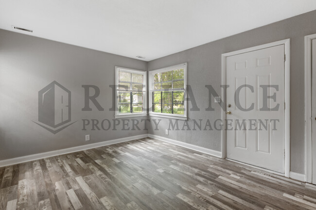 Building Photo - 710 S Pershing St