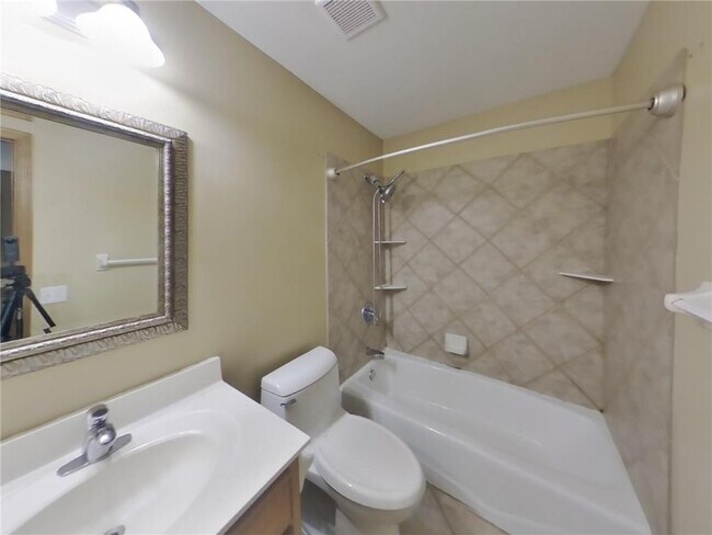 Building Photo - 8915 Umbria Pl N