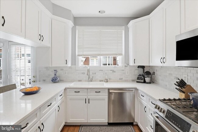 Building Photo - 308 S Fayette St