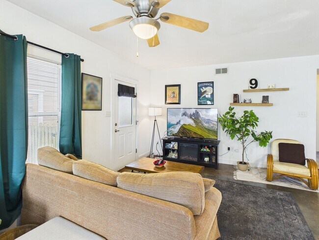 Building Photo - 1112 Porter St