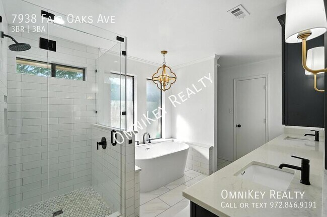Building Photo - 7938 Fair Oaks Ave