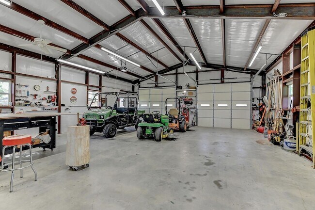 Building Photo - 13075 FM 121