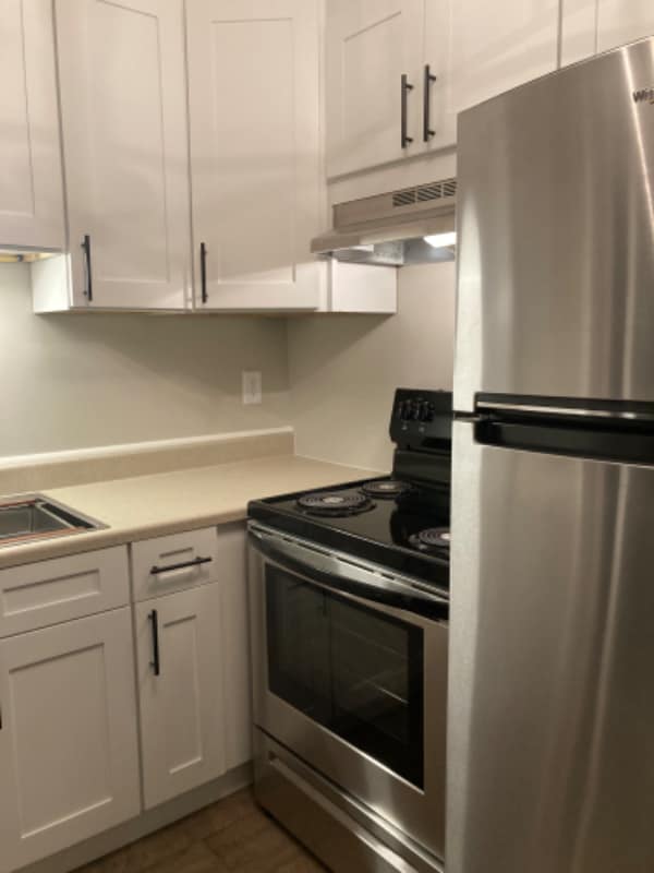 Building Photo - 1050 Stonybridge or Stoneybridge Dr