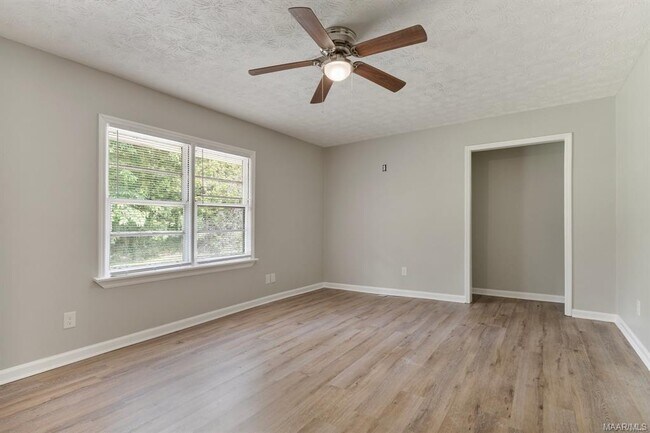 Building Photo - 1301 Beaumont Dr