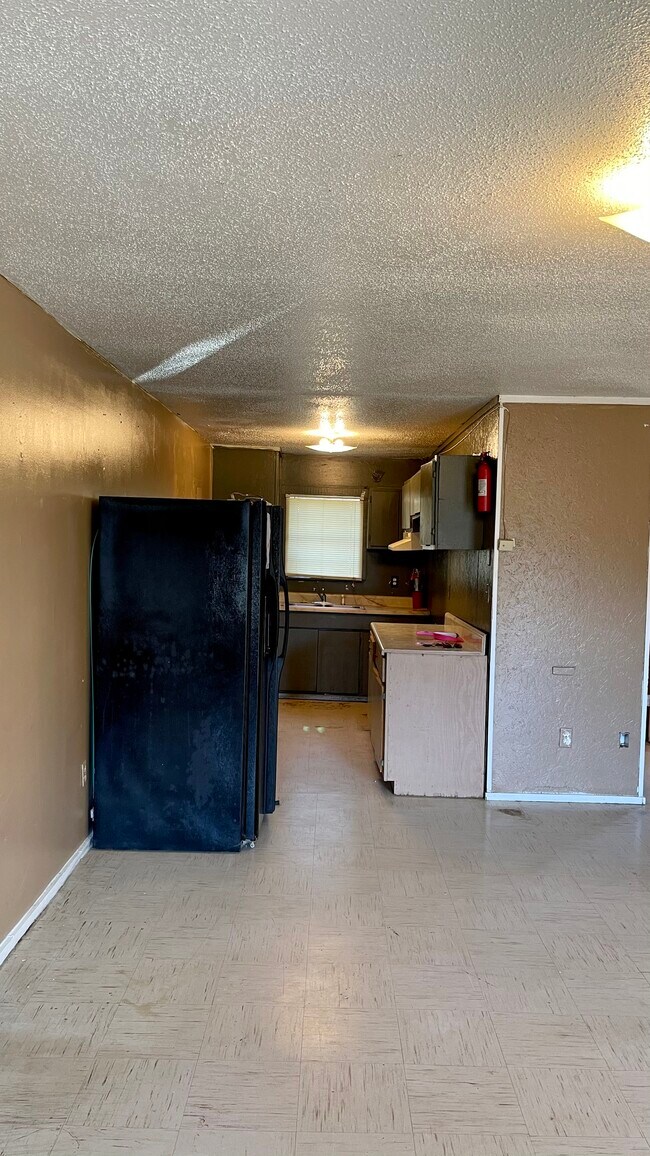 Building Photo - Lynch street apartments