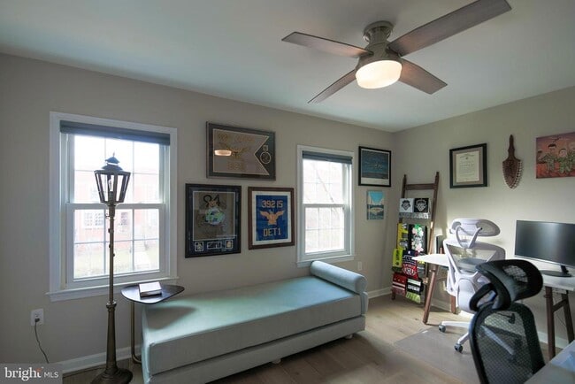 Building Photo - 332 S Alfred St