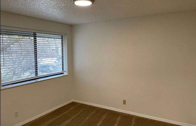 Building Photo - Private End-Unit Condo in Southeast Boise ...