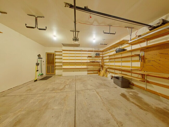 Building Photo - 3 Bedroom Home