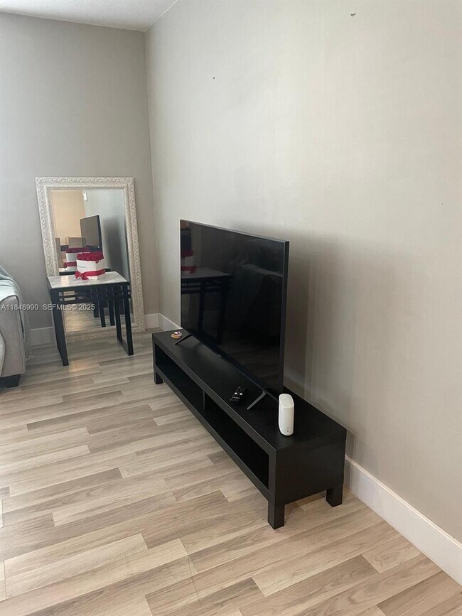 Building Photo - 2200 S Ocean Dr