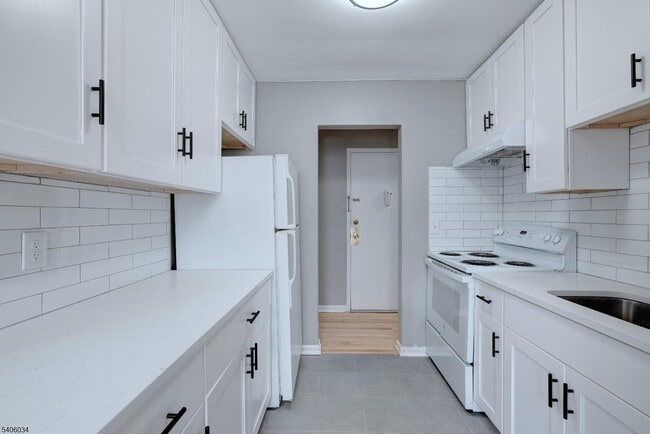 Building Photo - 138 Roseland Ave