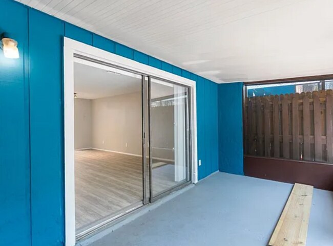 Building Photo - 2820 S Pines Dr