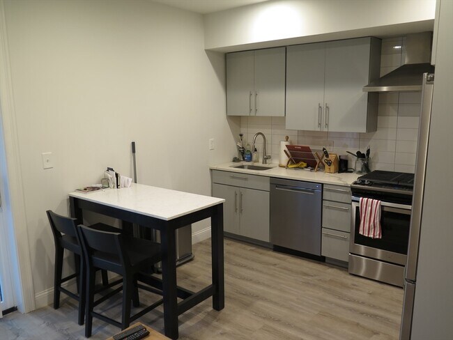Primary Photo - 233 W 3rd St