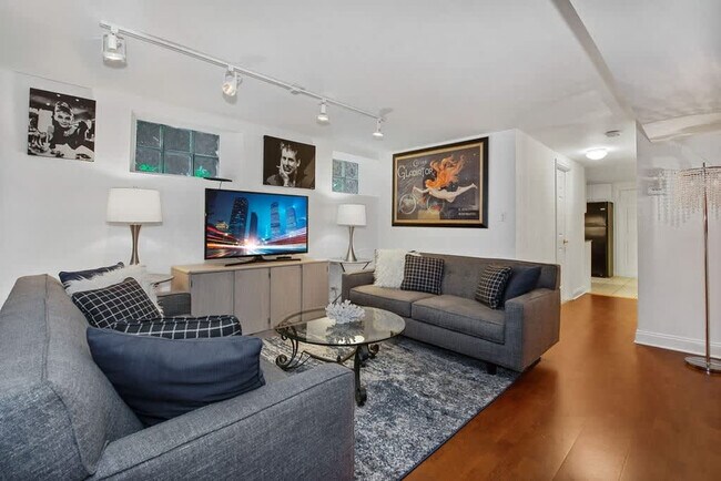 Building Photo - 1633 N North Park Avenue