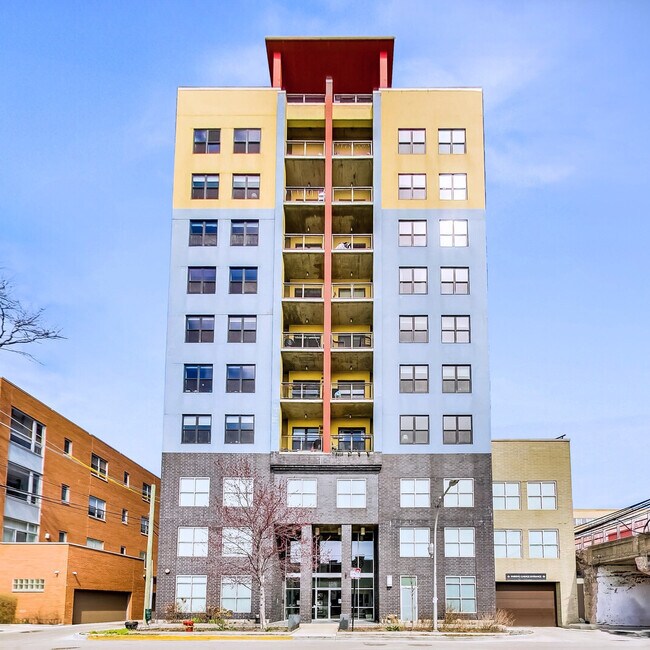 Primary Photo - 1122 W Catalpa Ave