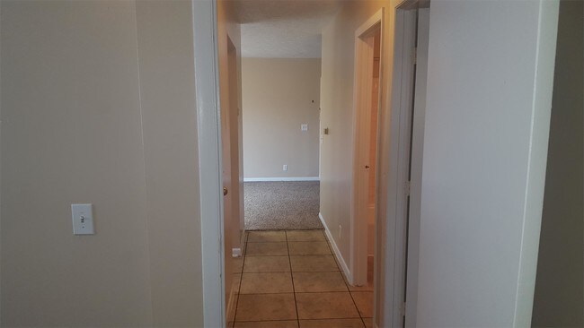 Building Photo - 950 Dubois Rd