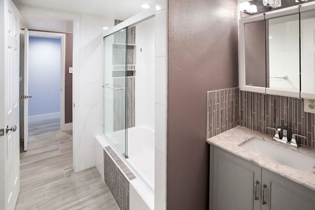 Building Photo - Beautiful, nicely updated, ENERGY EFFICIENT HOME FOR LOW UTILITY BILLS