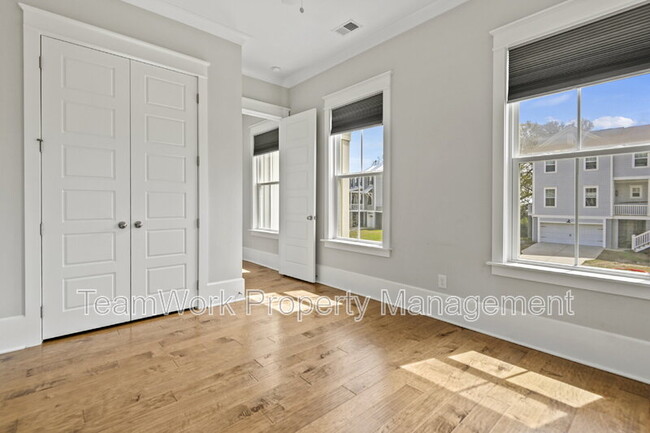 Building Photo - 1485 Menhaden Ln