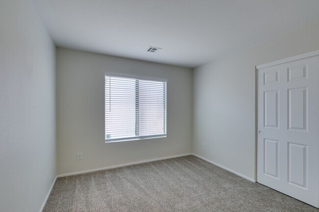Building Photo - Beautiful 3 bedroom home near South Summerlin!