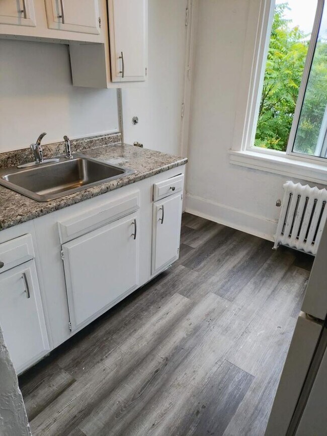 Building Photo - 228 Reifert St
