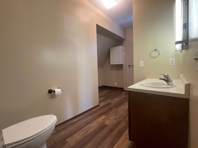 Building Photo - 705 6th St