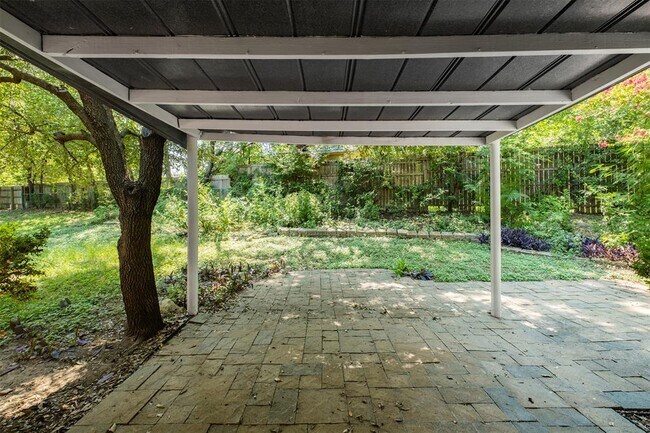 Building Photo - 8600 Clarewood Cir