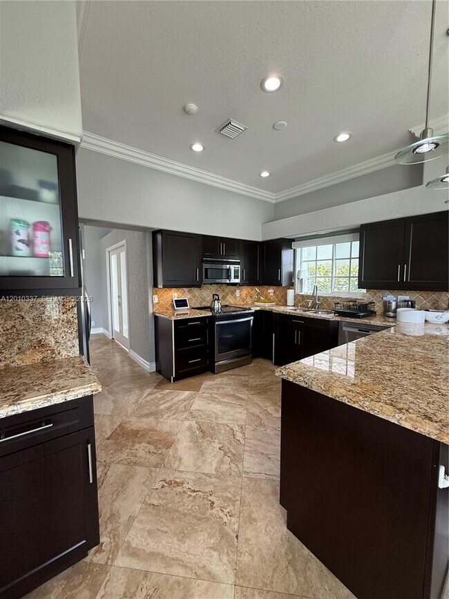 Building Photo - 1070 Capistrano