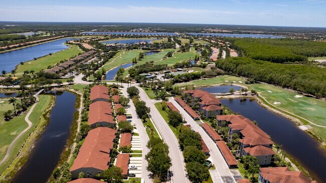 Building Photo - ** HERITAGE BAY ** 2 BED / 2 BATH - CONDO ...