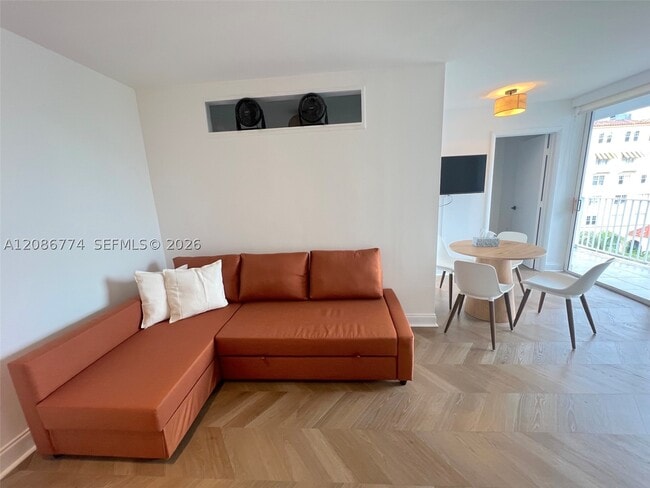 Building Photo - 1255 Collins Ave