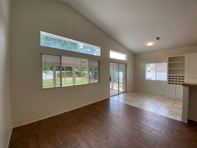 Building Photo - Spacious 3 Bedroom, 2 Bath located in Treasures of Caste Creek Community!