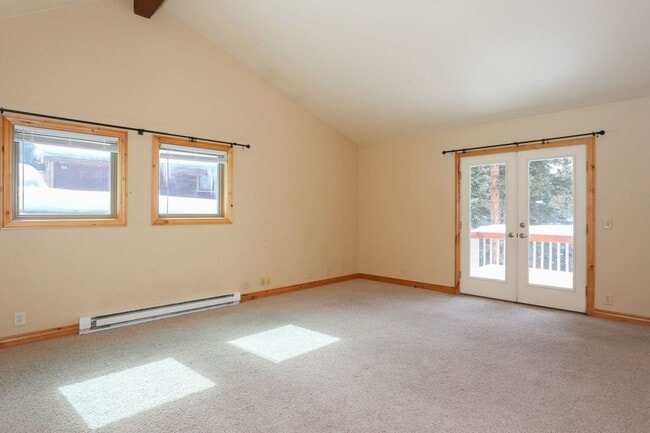 Building Photo - UPDATES COMPLETED!  Unfurnished home! Dogs...