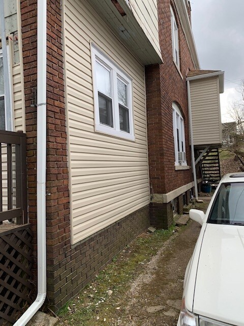 Building Photo - 86 W State St