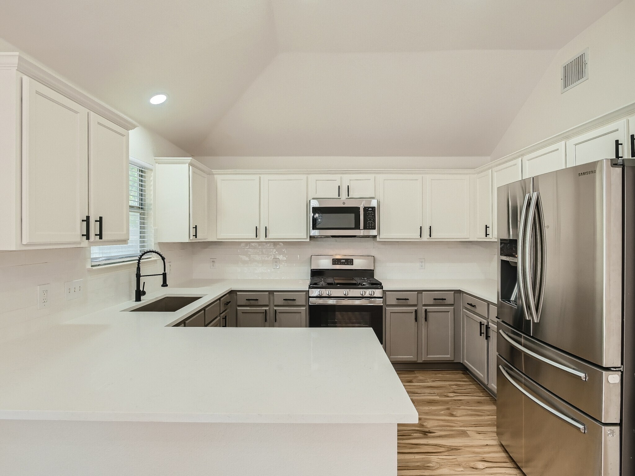 Building Photo - 116 Meadowside Dr