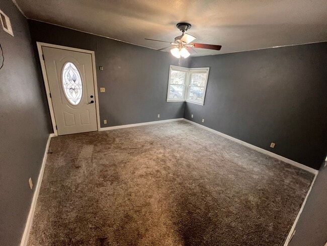 Building Photo - 2 bedroom home in Boone, fenced in yard, great for families!