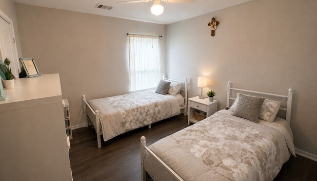 Building Photo - 2507 Moapa Dr