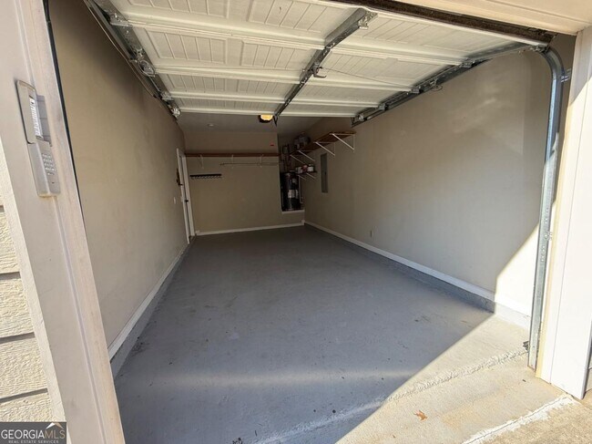 Building Photo - 314 Pin Oak Ave