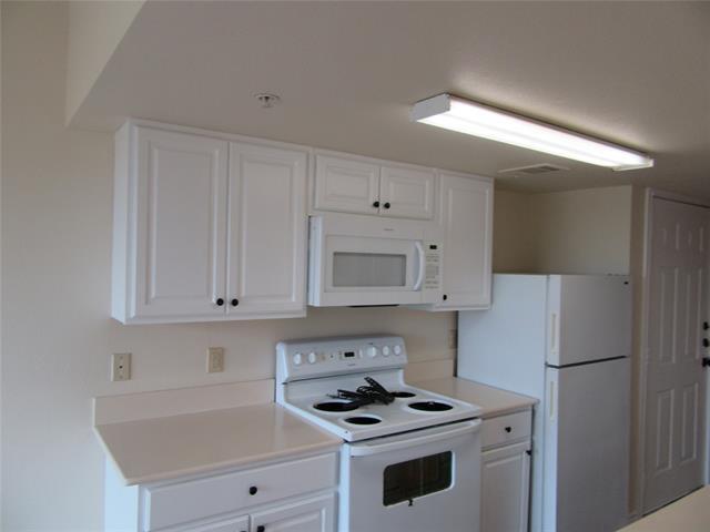 Building Photo - 7522 Holly Hill Dr