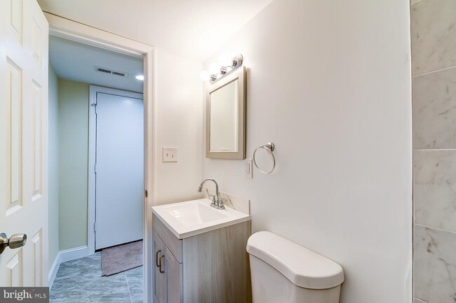 Building Photo - 707 Congress St SE