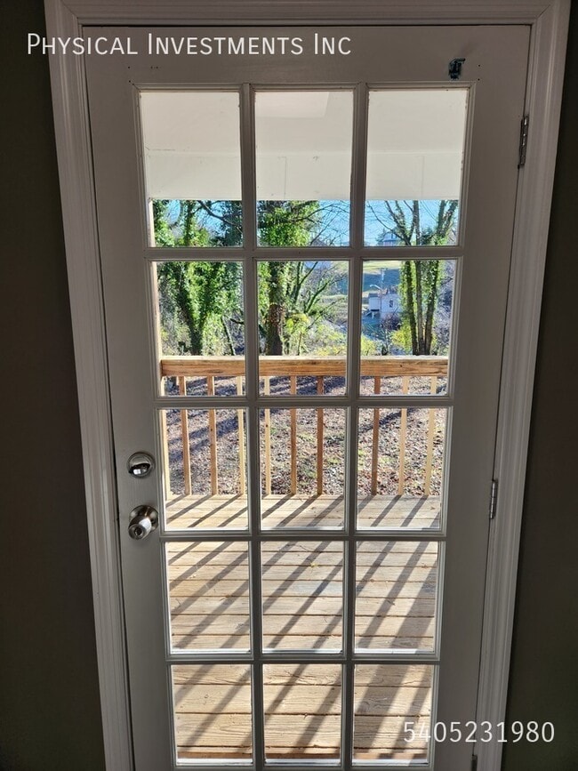 Building Photo - 412 Hanover Ave NW