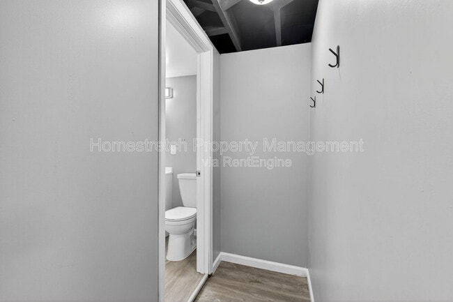 Building Photo - 9625 Theodosia Ave