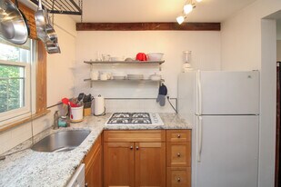 Building Photo - 147 E Chestnut St