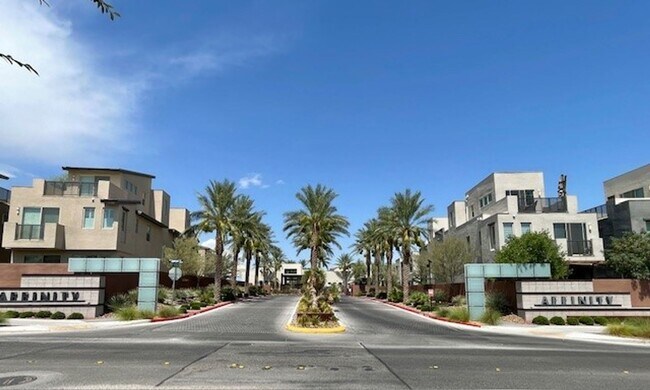 Building Photo - Beautiful Fully Furnished Condo in Affinit...