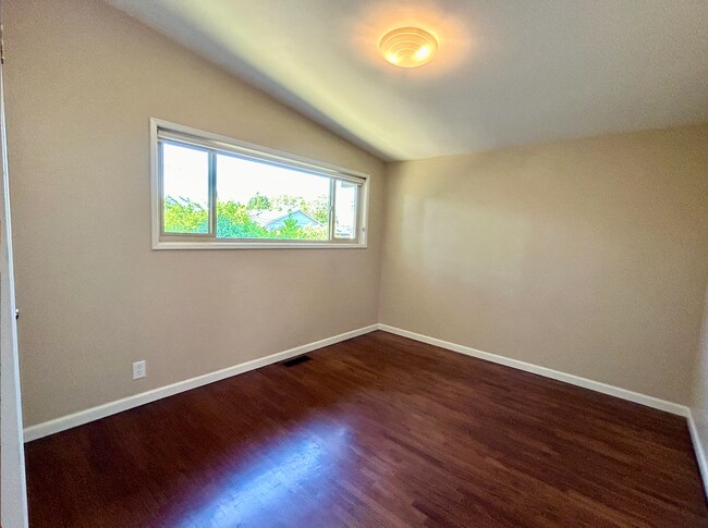 Building Photo - Upper Rainier Beach Home