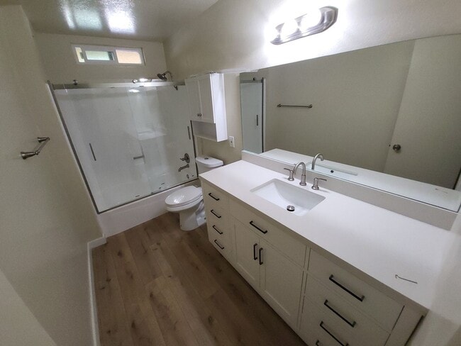 Building Photo - 4392 Green Ave